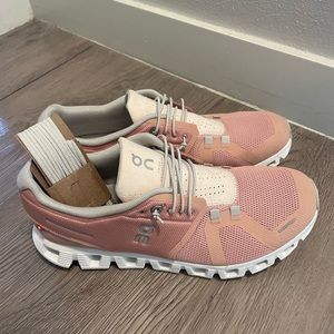 On Cloud 5 Women’s Sneakers in Rose, Size 9
